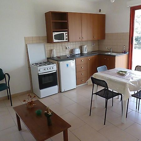 Valentinos Court Apartment Paphos Ruang foto