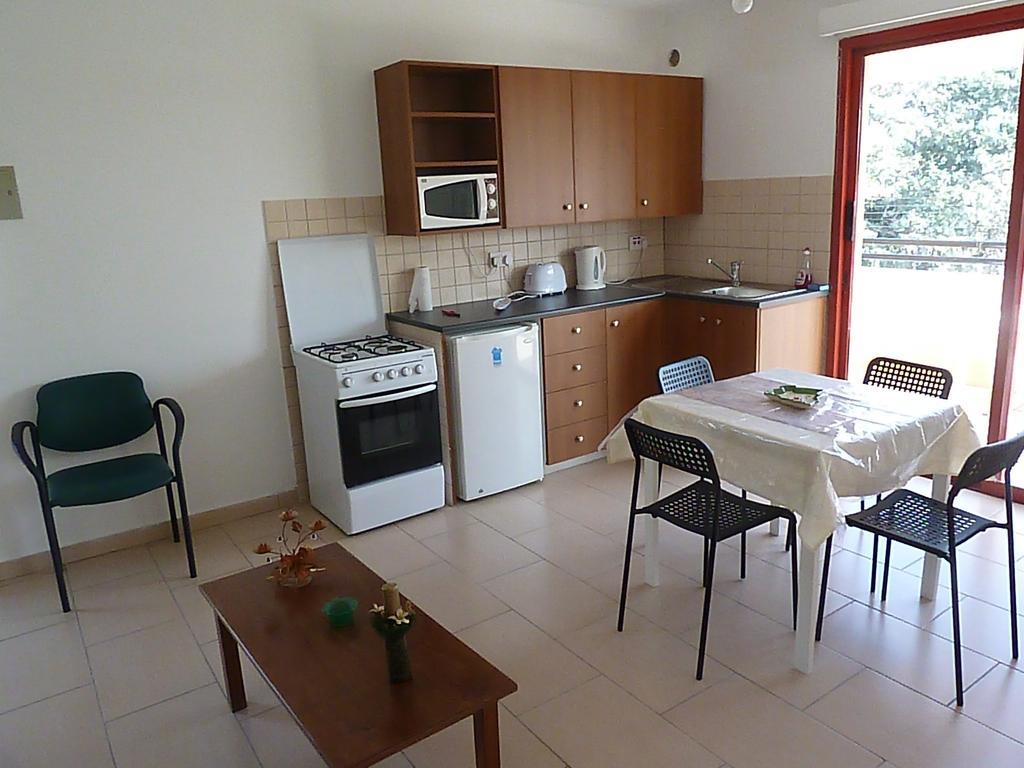 Valentinos Court Apartment Paphos Ruang foto
