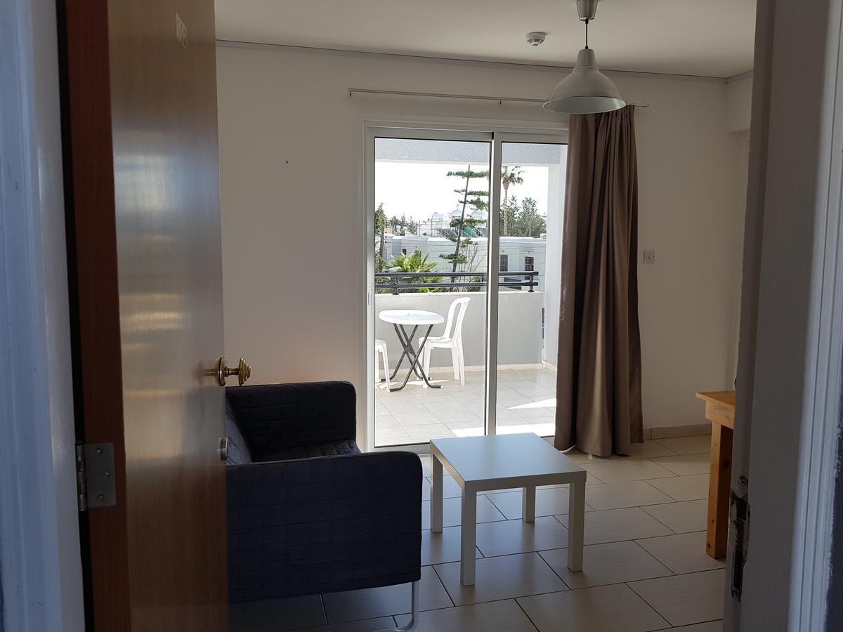 Valentinos Court Apartment Paphos Bagian luar foto