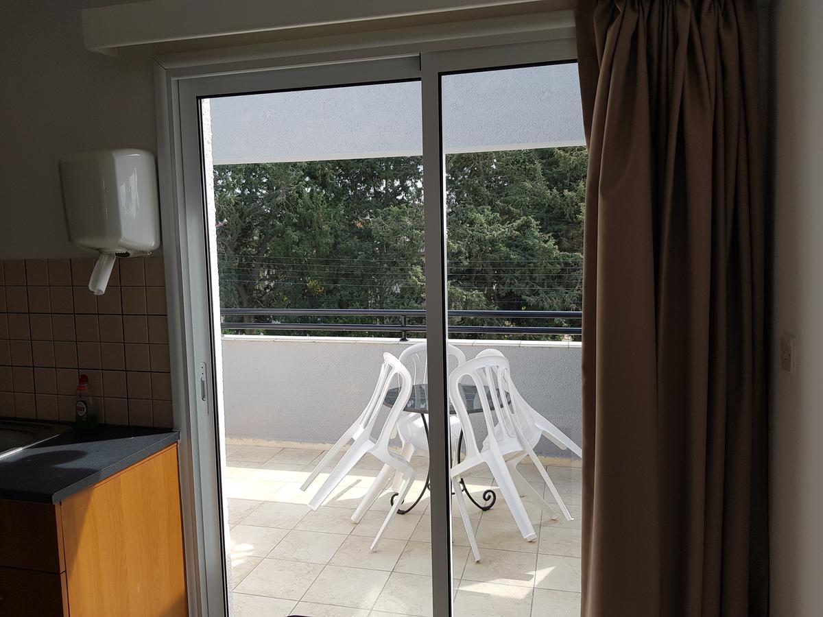 Valentinos Court Apartment Paphos Bagian luar foto