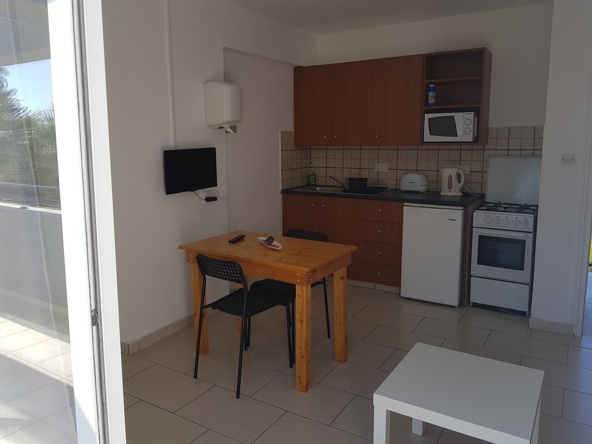 Valentinos Court Apartment Paphos Bagian luar foto