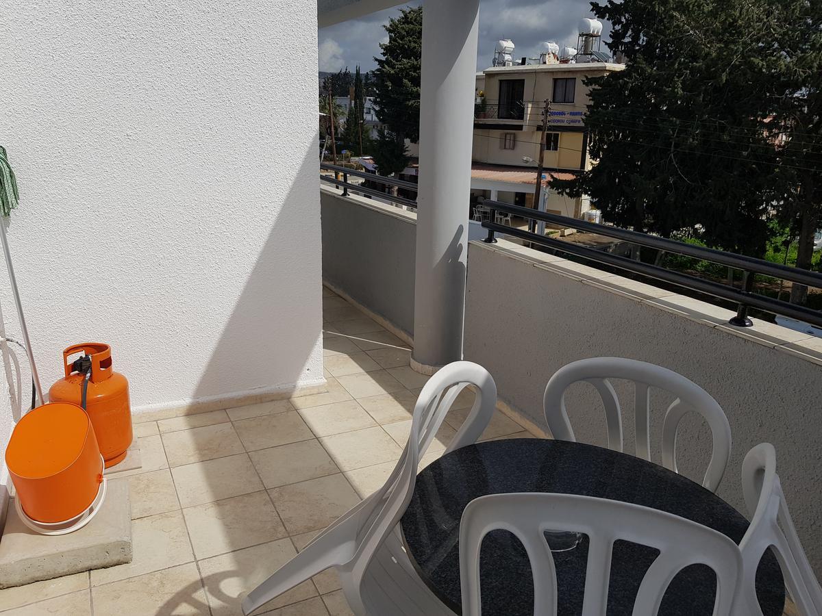 Valentinos Court Apartment Paphos Bagian luar foto