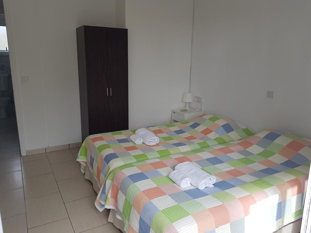 Valentinos Court Apartment Paphos Bagian luar foto