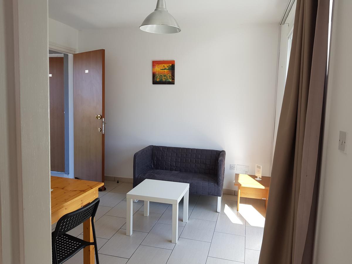 Valentinos Court Apartment Paphos Bagian luar foto