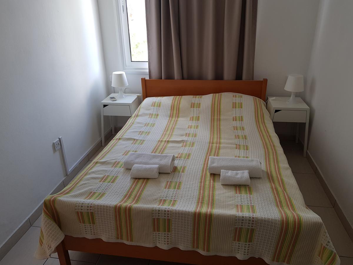 Valentinos Court Apartment Paphos Bagian luar foto